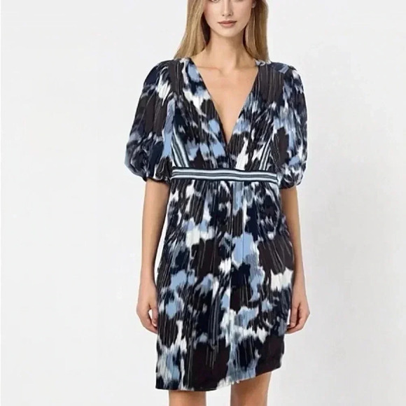 BCBGMaxAzria Dresses & Skirts - BCBG MaxAzria  Floral Light Blue V-Neck Short Sleeve Midi Dress Size Small